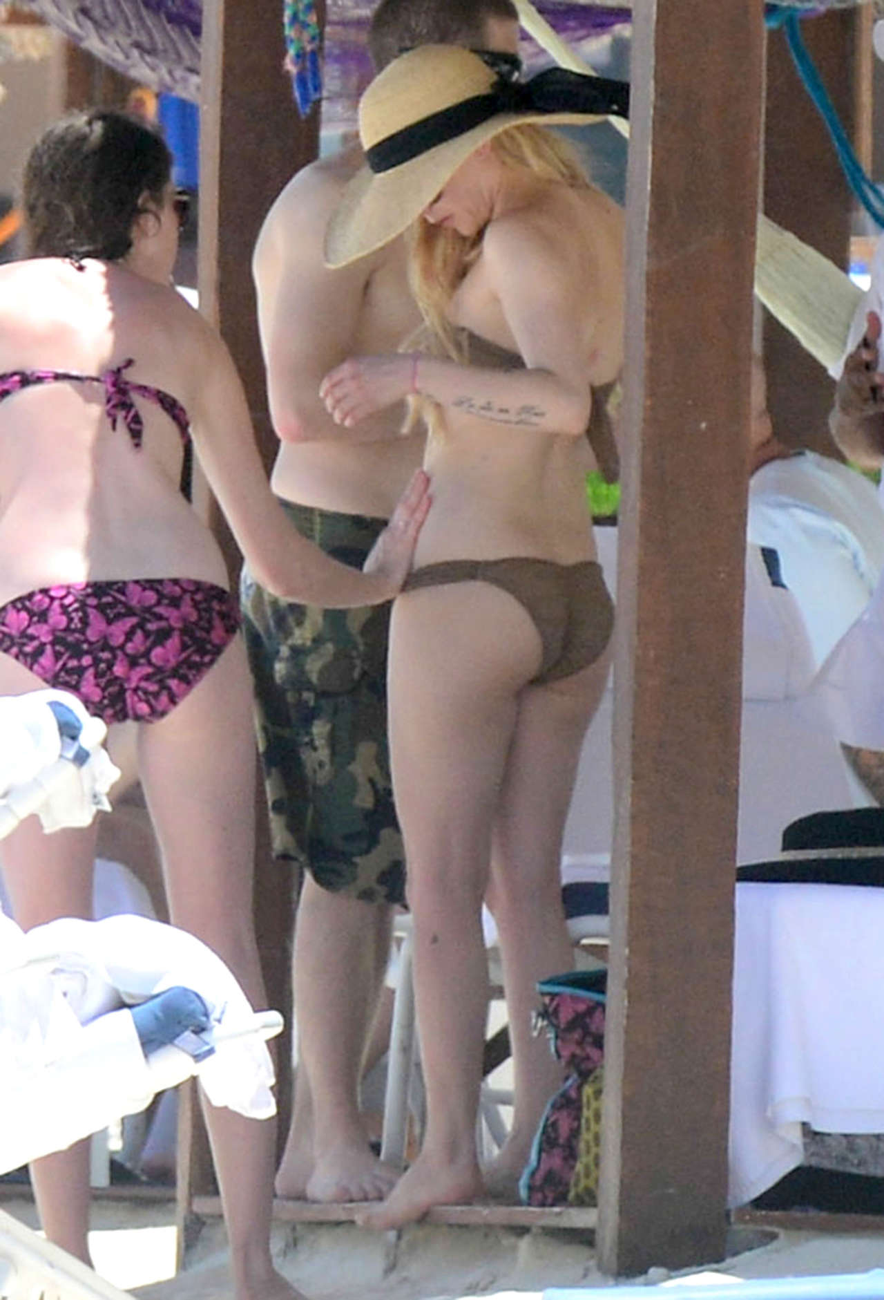 Avril-Lavigne-8
