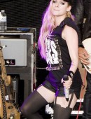 Avril-Lavigne-Live-at-Mountain-View-California-3
