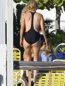 Ellie-Goulding-in-Swimsuit-1