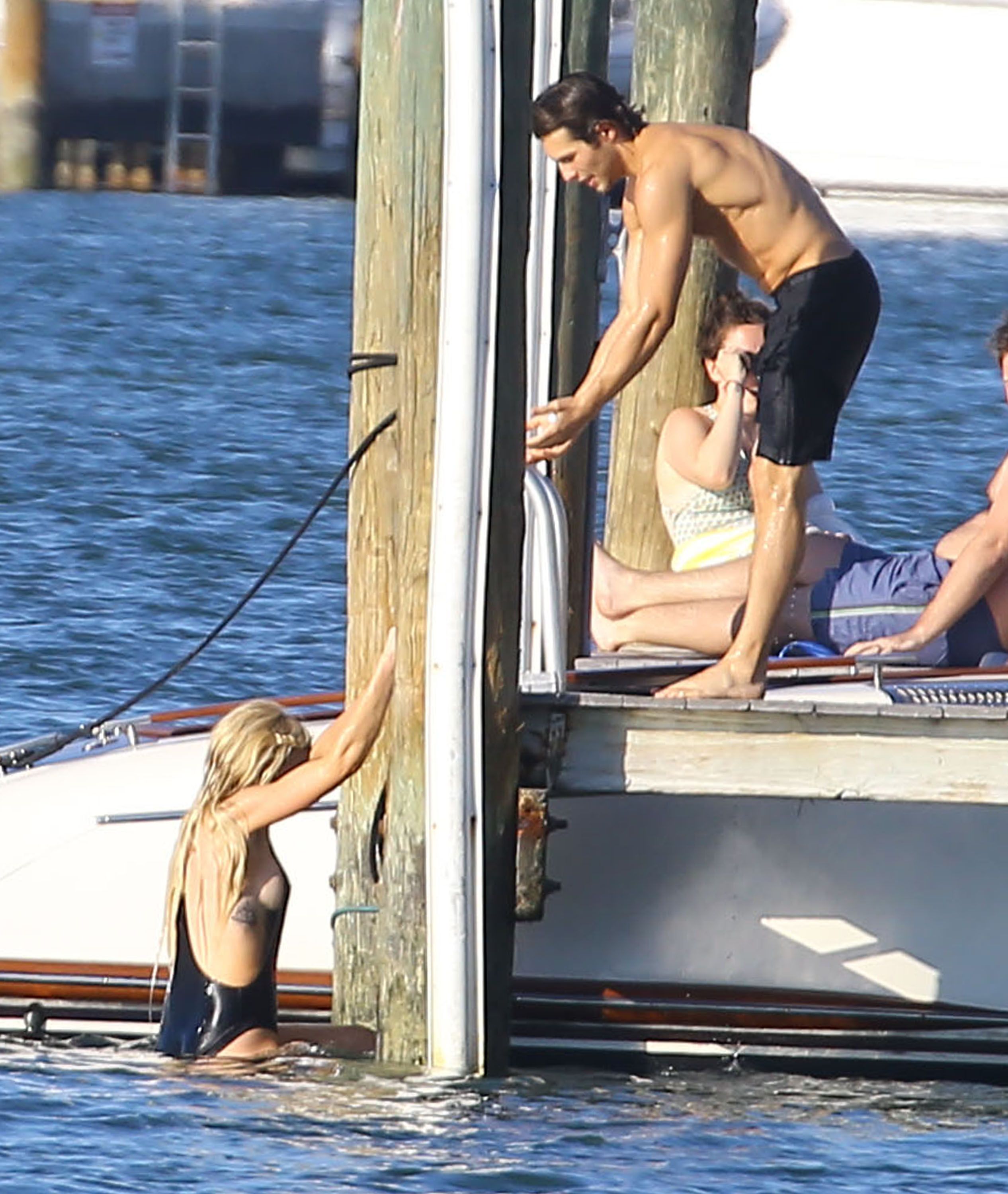 Ellie-Goulding-in-Swimsuit-10
