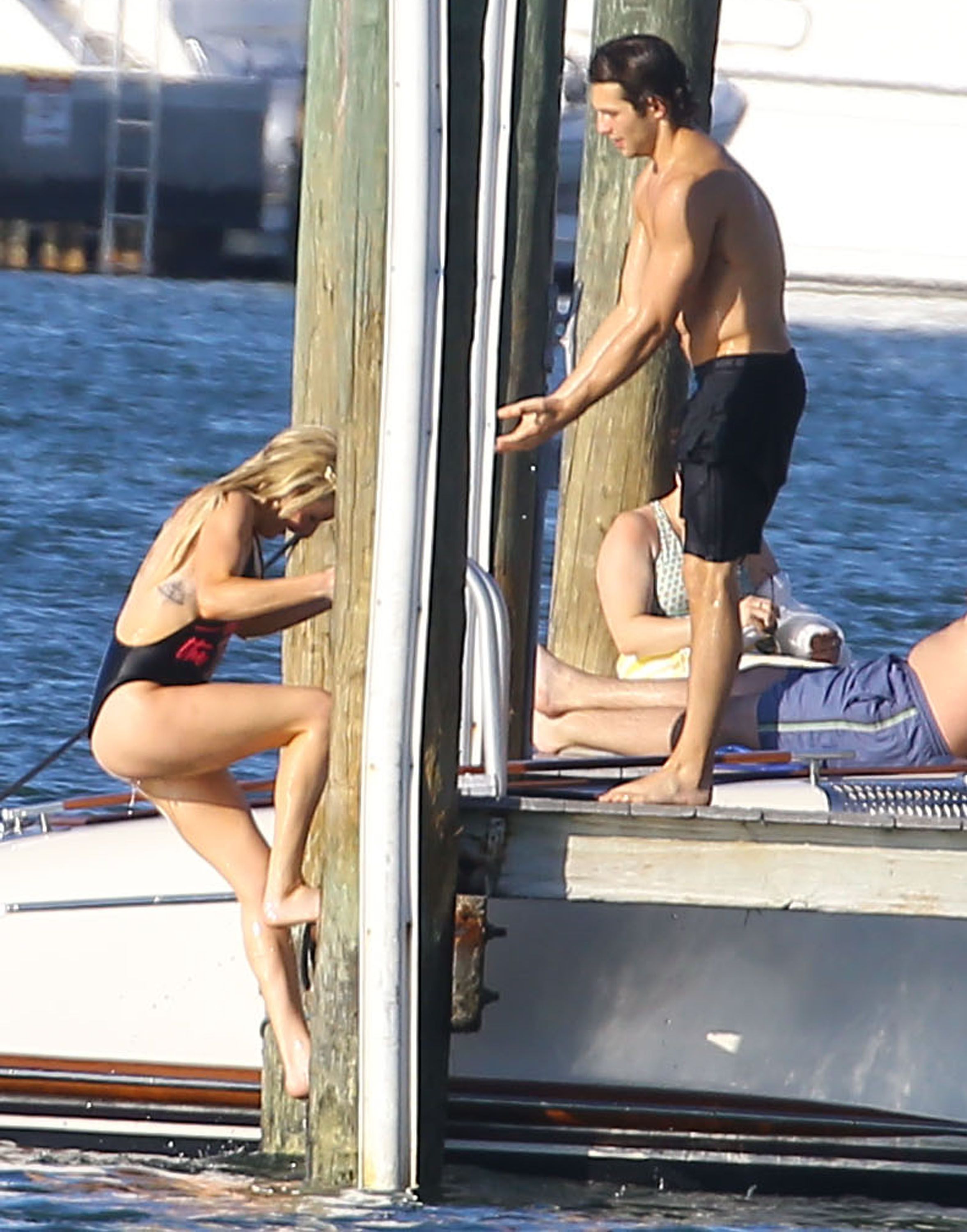 Ellie-Goulding-in-Swimsuit-11