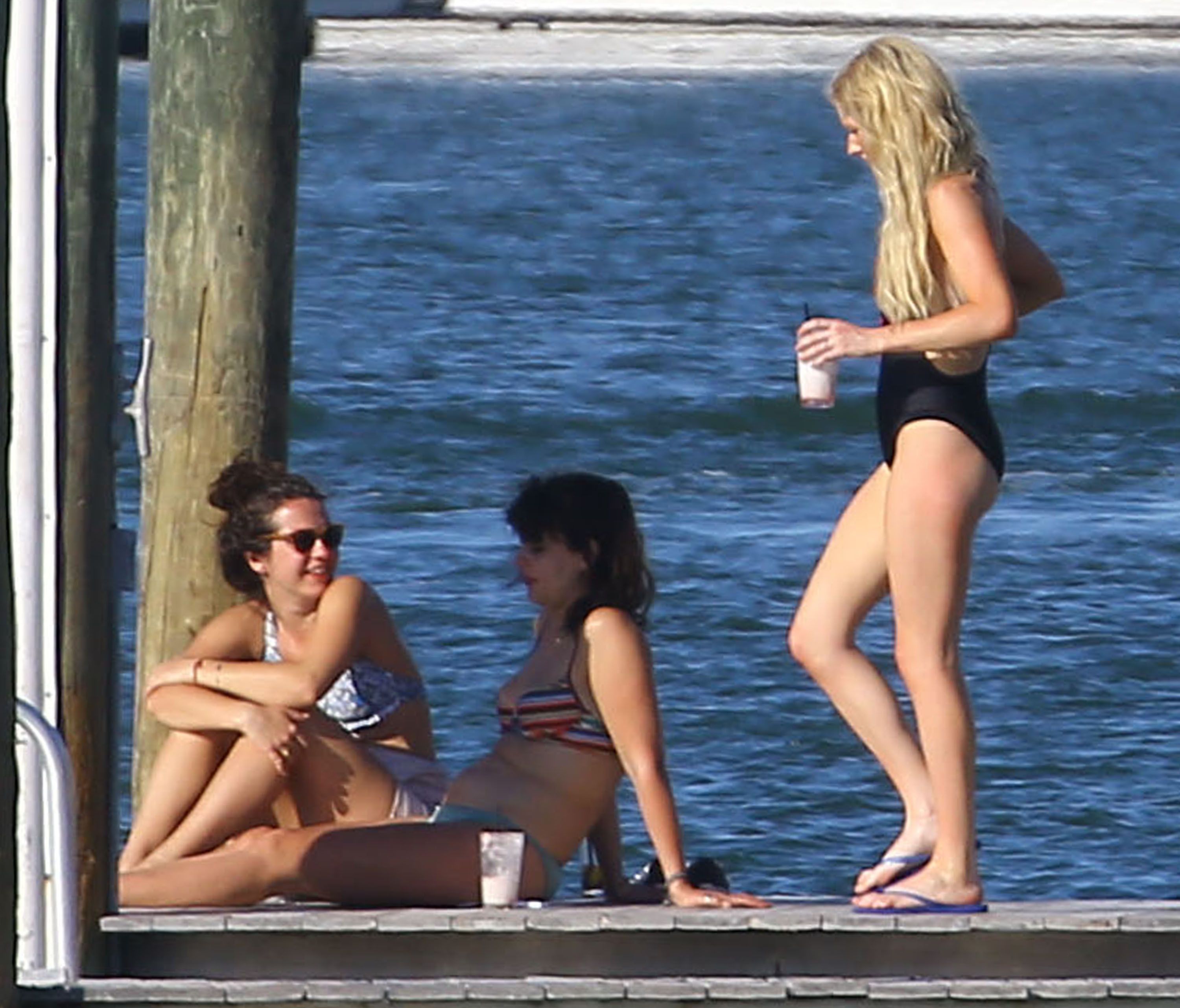 Ellie-Goulding-in-Swimsuit-15
