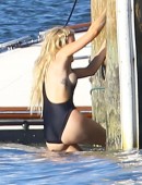 Ellie-Goulding-in-Swimsuit-4