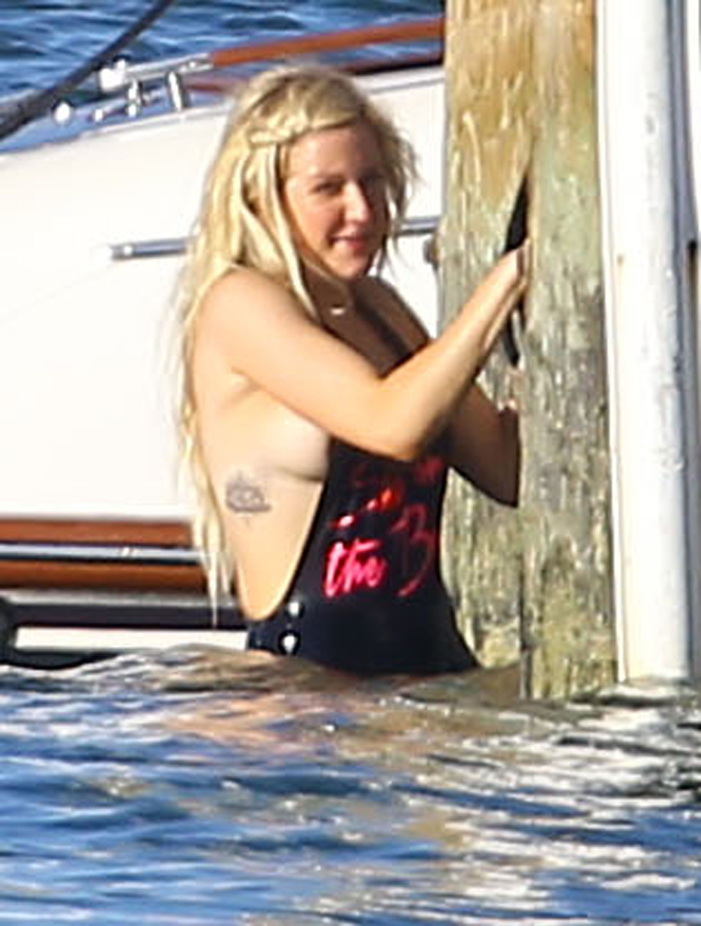 Ellie-Goulding-in-Swimsuit-5