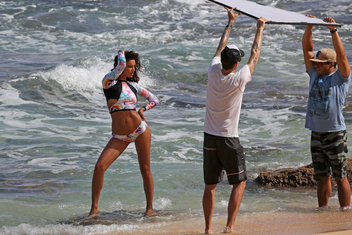Irina-Shayk-Hawaii-2