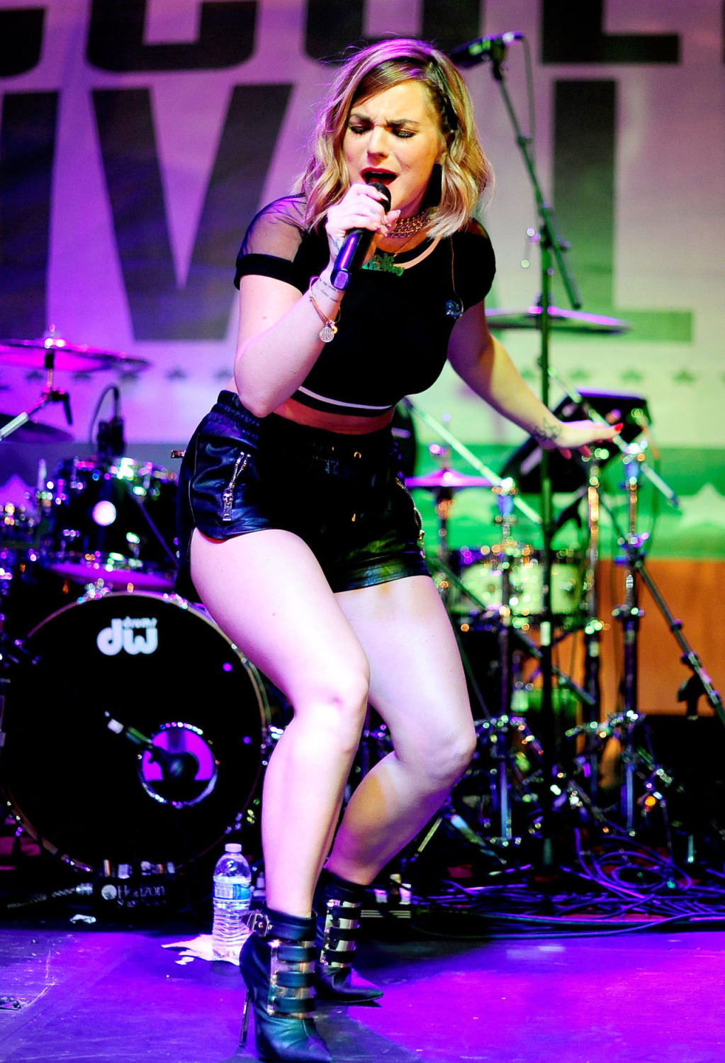 Joanna-Levesque-Performing-at-the-Broccoli-City-Festival-1