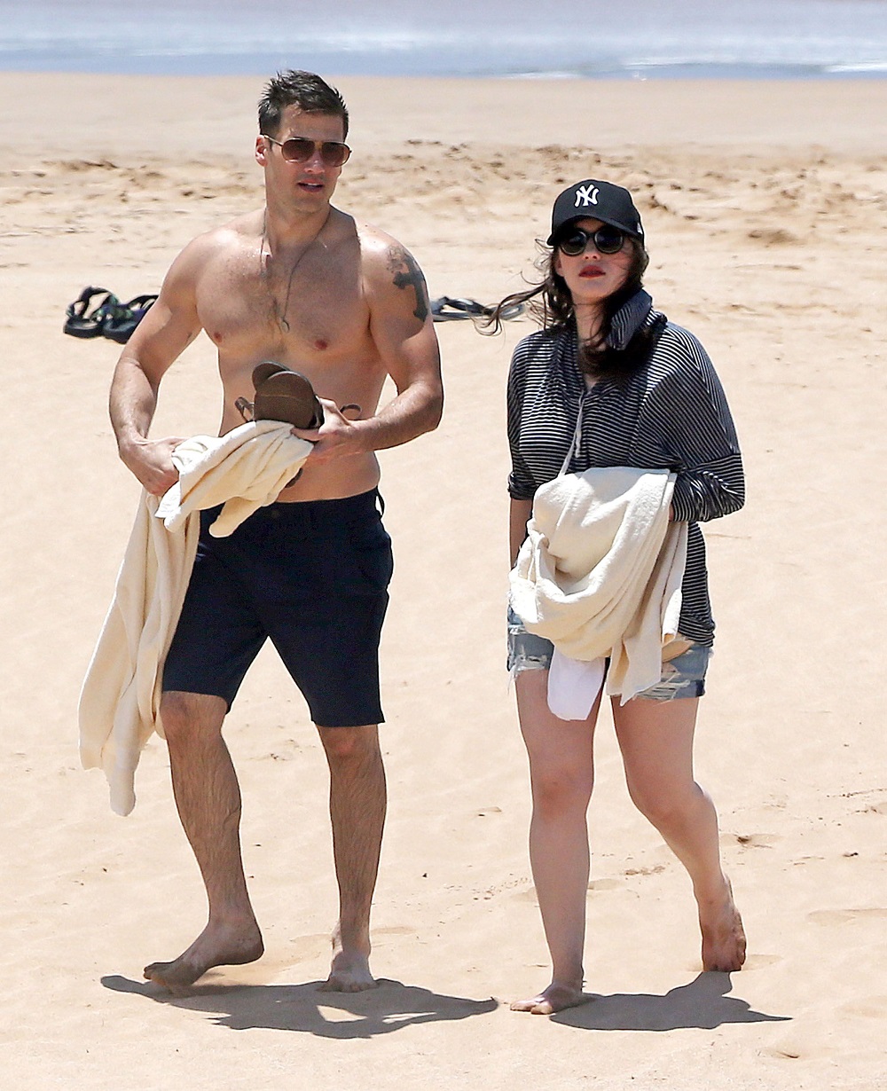 Kat-Dennings-in-Shorts-3