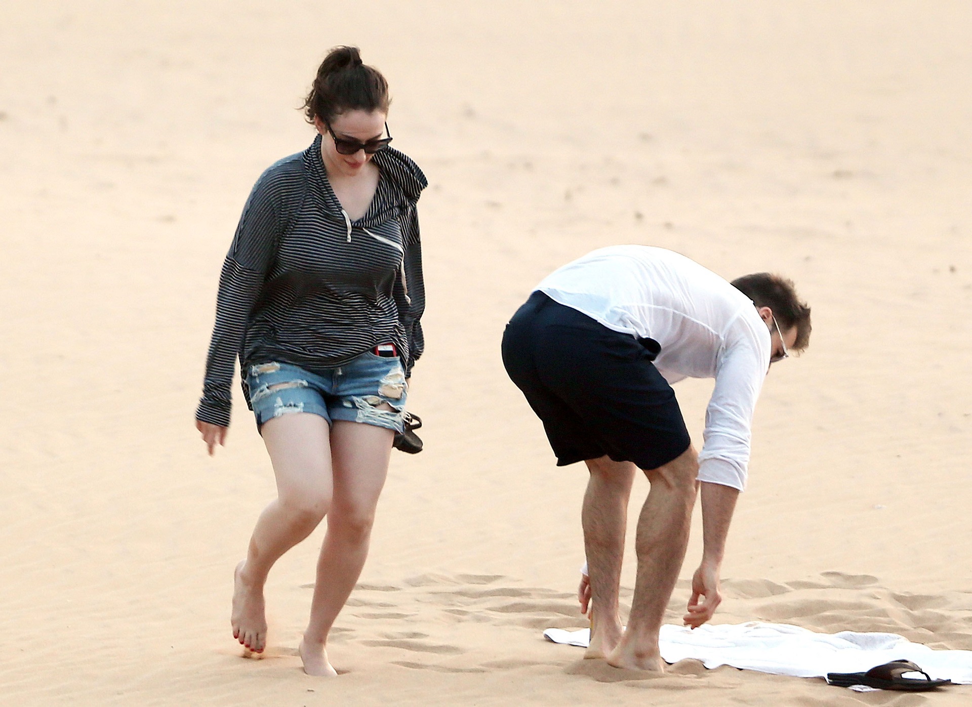 Kat-Dennings-in-Shorts-7
