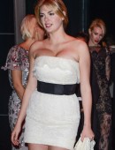 Kate-Upton-Upskirt-1
