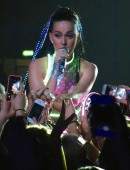 Katy-Perry-at-Prismatic-World-Tour-in-Belfast-14