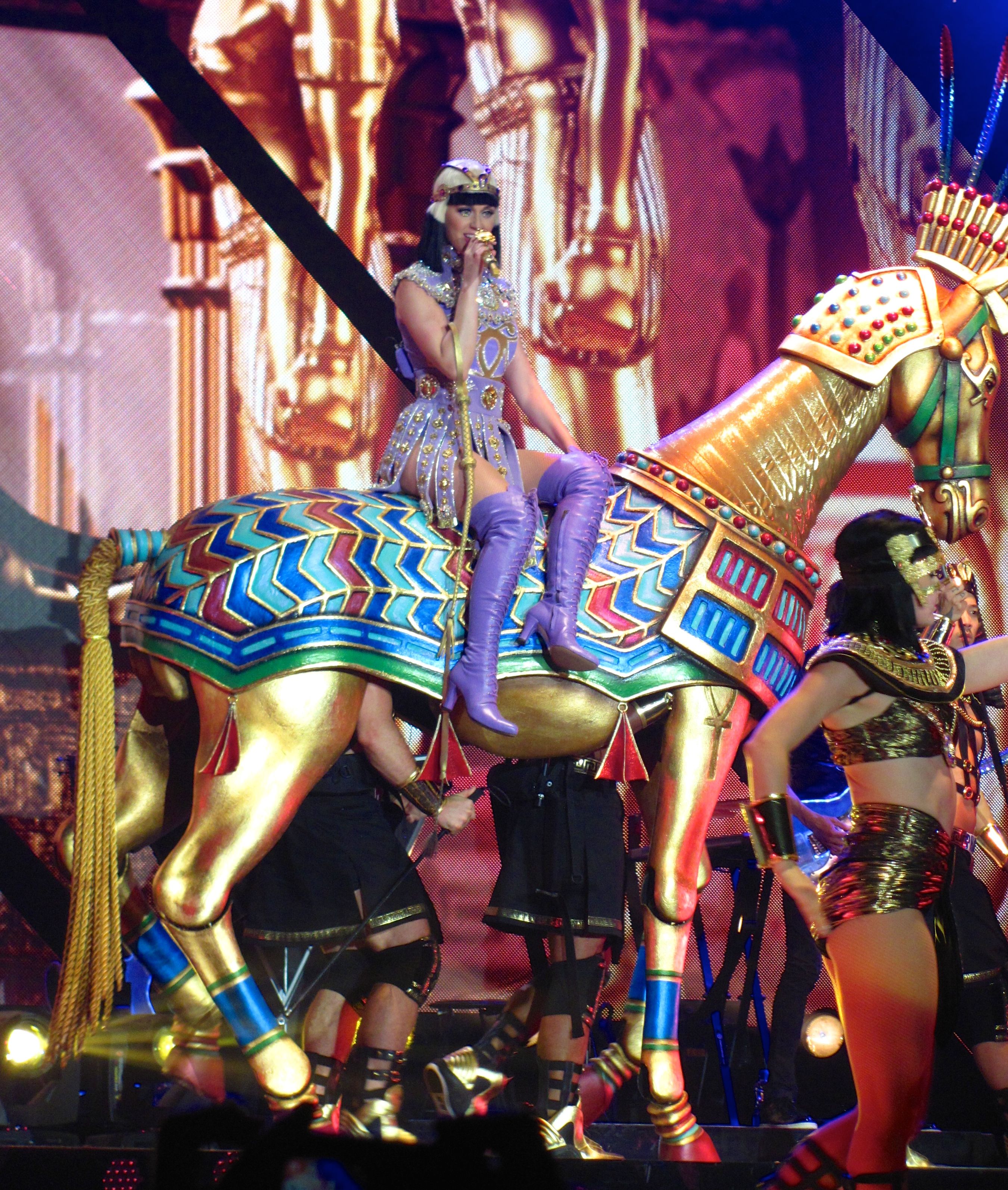 Katy-Perry-at-Prismatic-World-Tour-in-Belfast-26