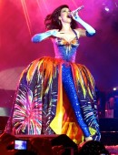 Katy-Perry-at-Prismatic-World-Tour-in-Belfast-7
