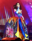 Katy-Perry-at-Prismatic-World-Tour-in-Belfast-8