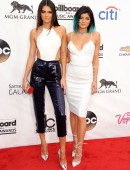 Kendall-Jenner-and-Kylie-Jenner-1