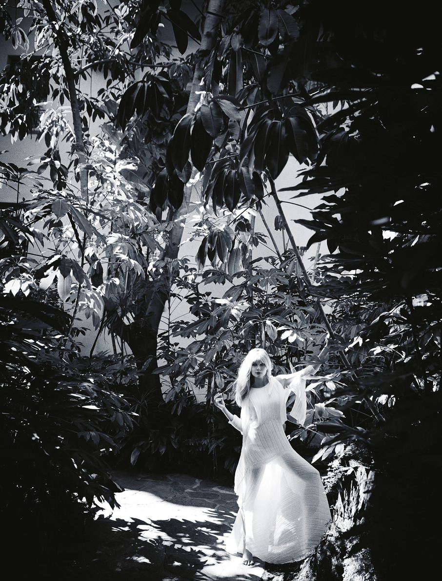 Kirsten-Dunst-Madame-Figaro-Magazine-June-2014-3