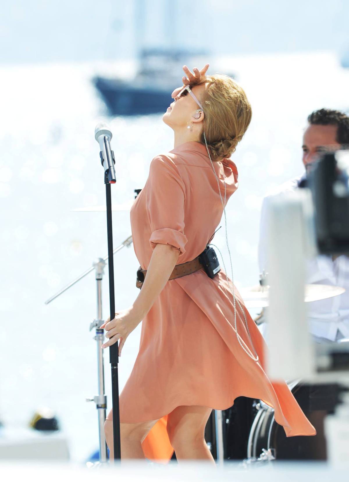 Kylie-Minogue-Upskirt-2