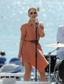 Kylie-Minogue-Upskirt-4