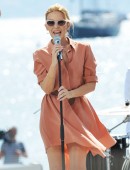 Kylie-Minogue-Upskirt-7