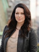Laura-Prepon-and-Taylor-Schilling-5