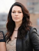 Laura-Prepon-and-Taylor-Schilling-8