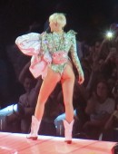 Miley-Cyrus-Bangerz-Tour-Gasglow-UK-1