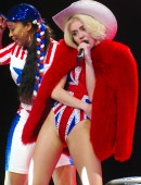 Miley-Cyrus-Bangerz-Tour-Gasglow-UK-3