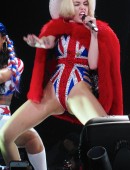 Miley-Cyrus-Bangerz-Tour-Gasglow-UK-7