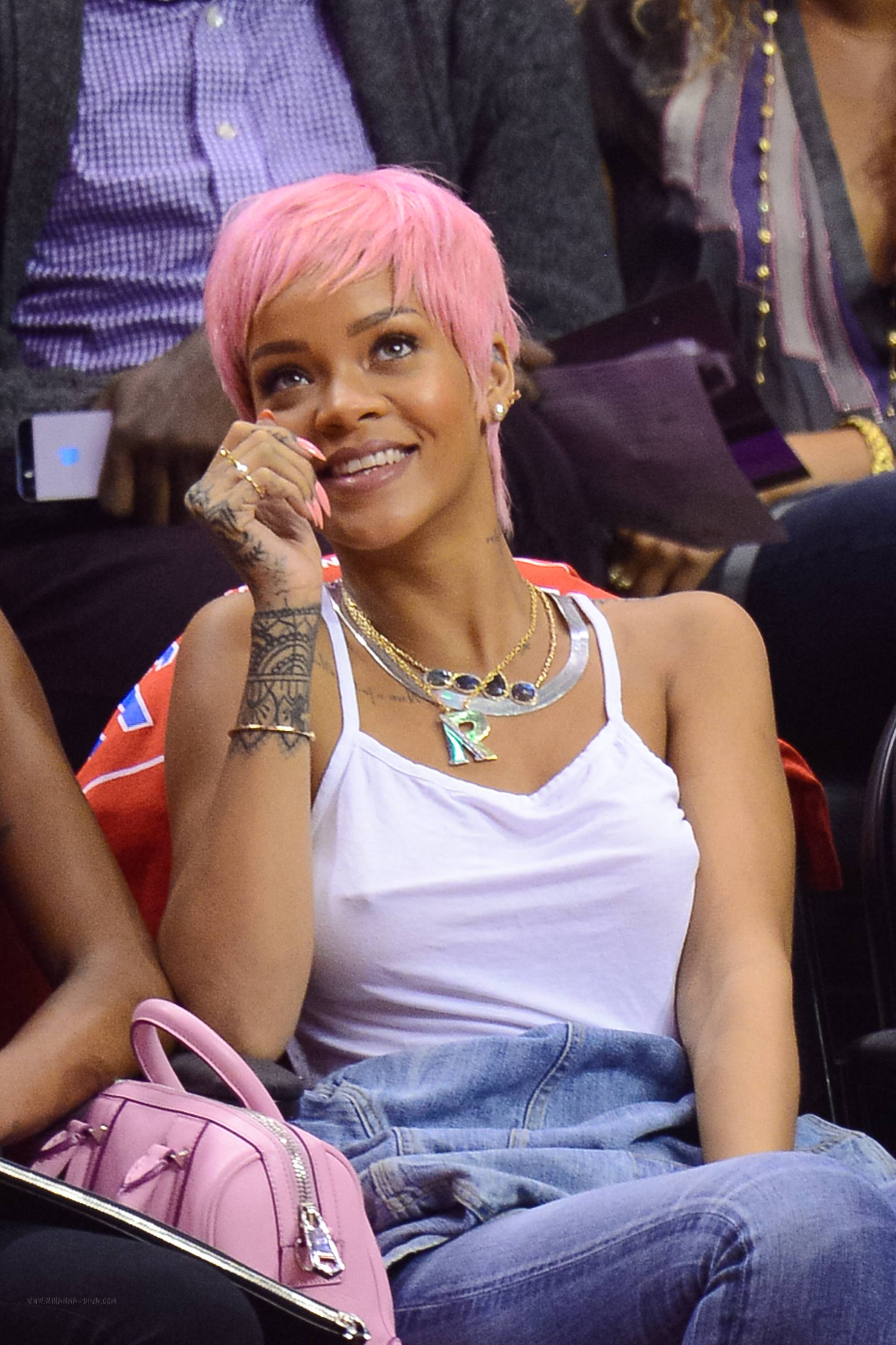 Rihanna-401