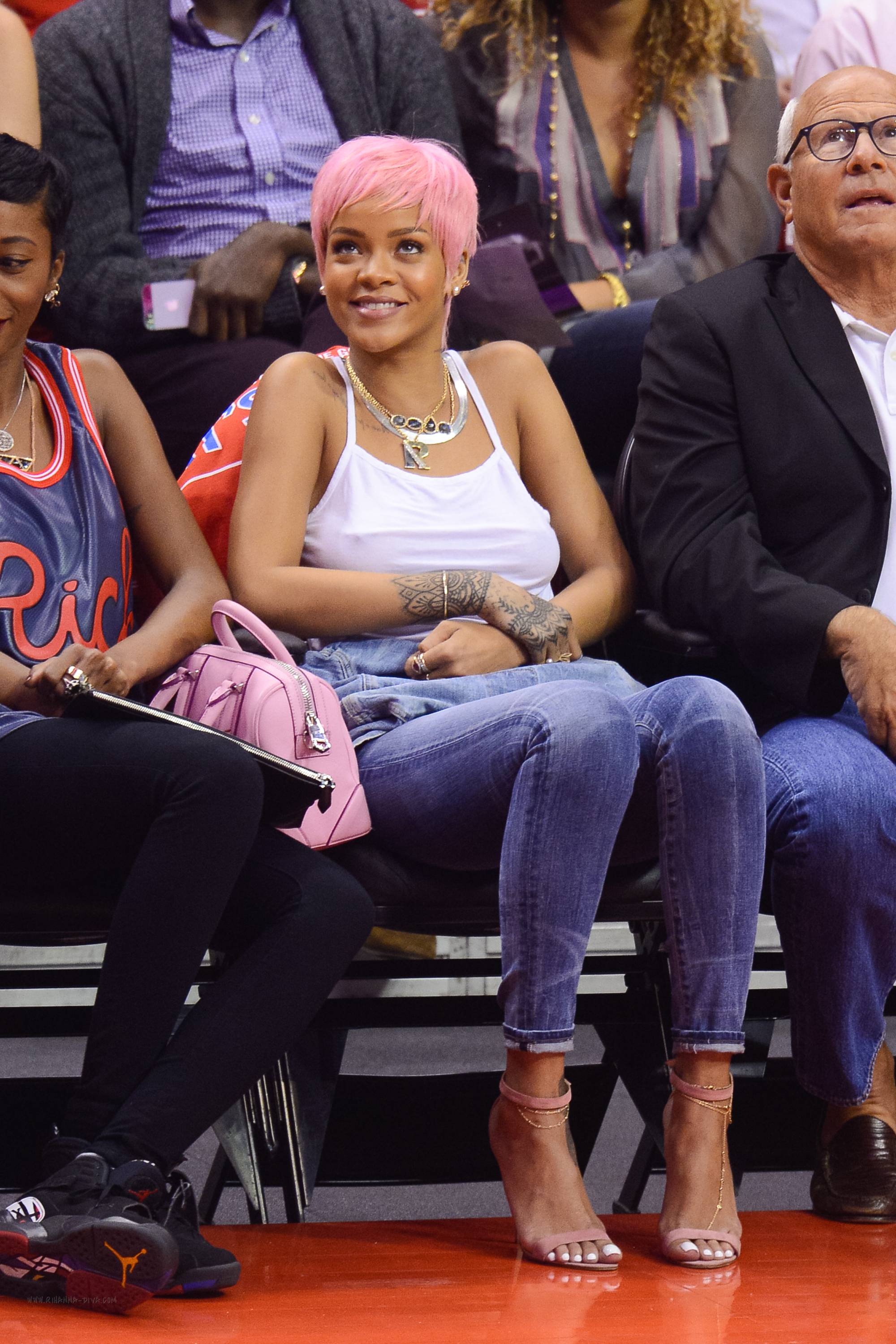 Rihanna-402