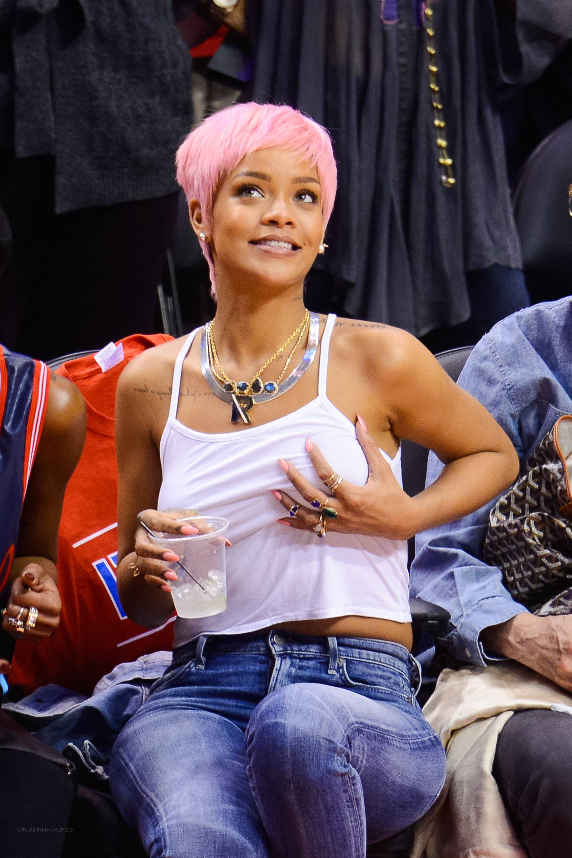 Rihanna-403