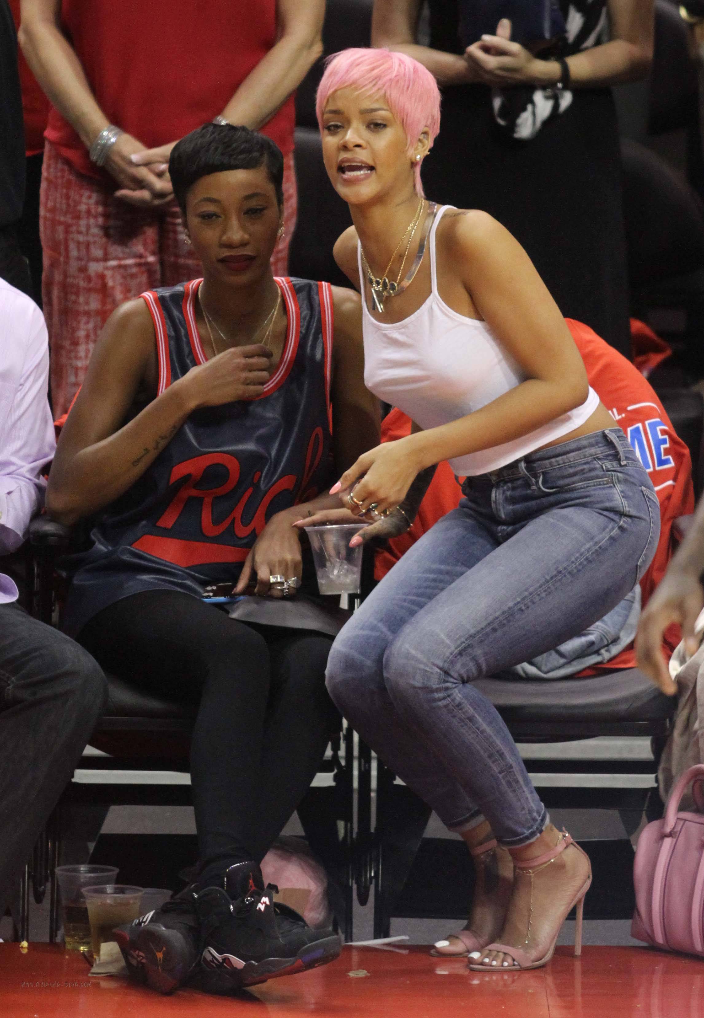 Rihanna-406