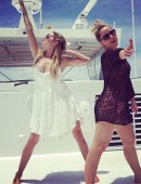 Vanessa-Hudgens-and-Ashley-Tisdale-13