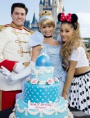 Ariana-Grande-Disneyworld-Florida-3