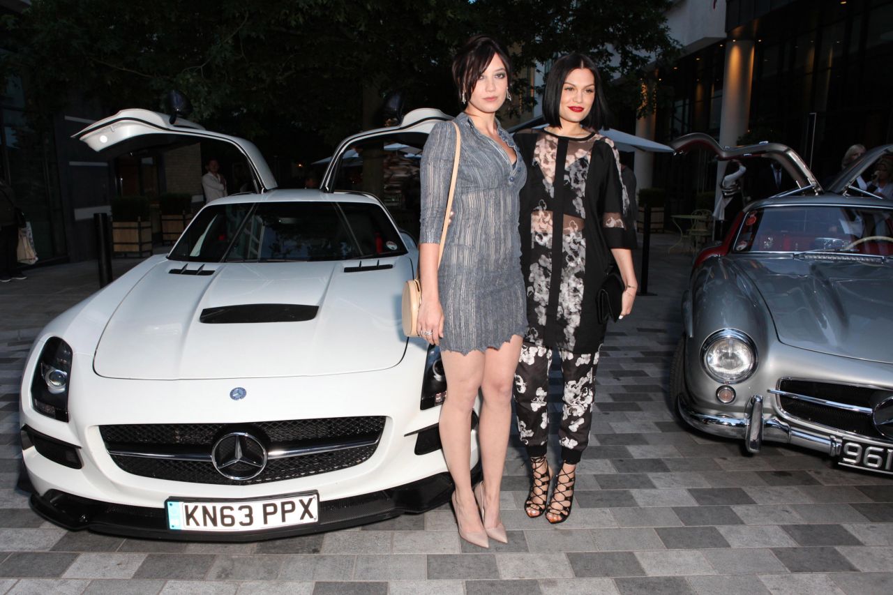 Daisy-Lowe-81