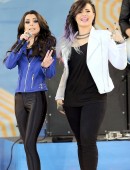 Demi-Lovato-and-Cher-Lloyd-6