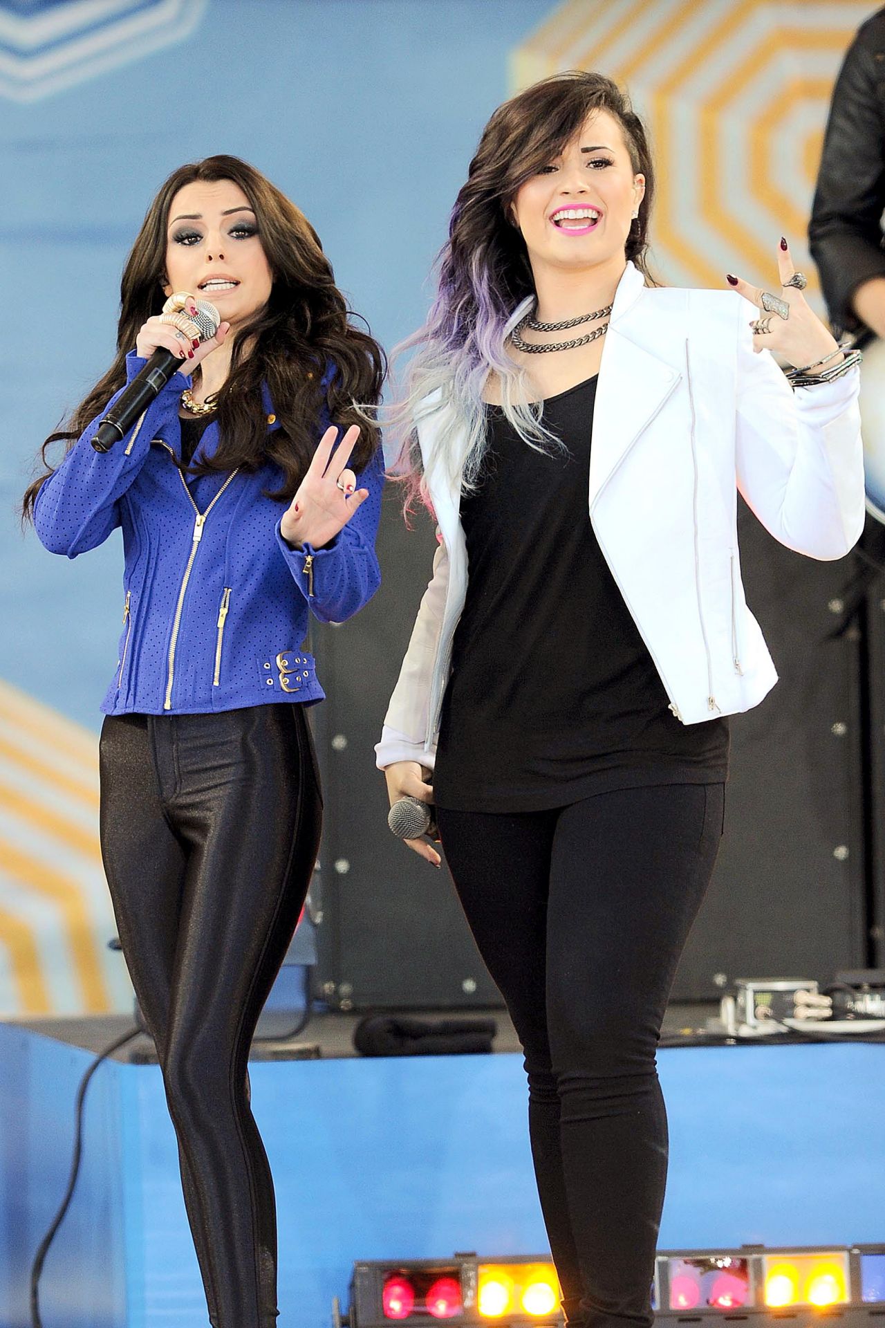 Demi-Lovato-and-Cher-Lloyd-6