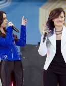 Demi-Lovato-and-Cher-Lloyd-8