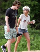 Emma-Roberts-Bikini-Maui-10