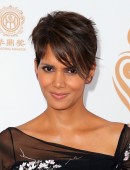 Halle-Berry-at-the-Huading-Film-Awards-2014-6