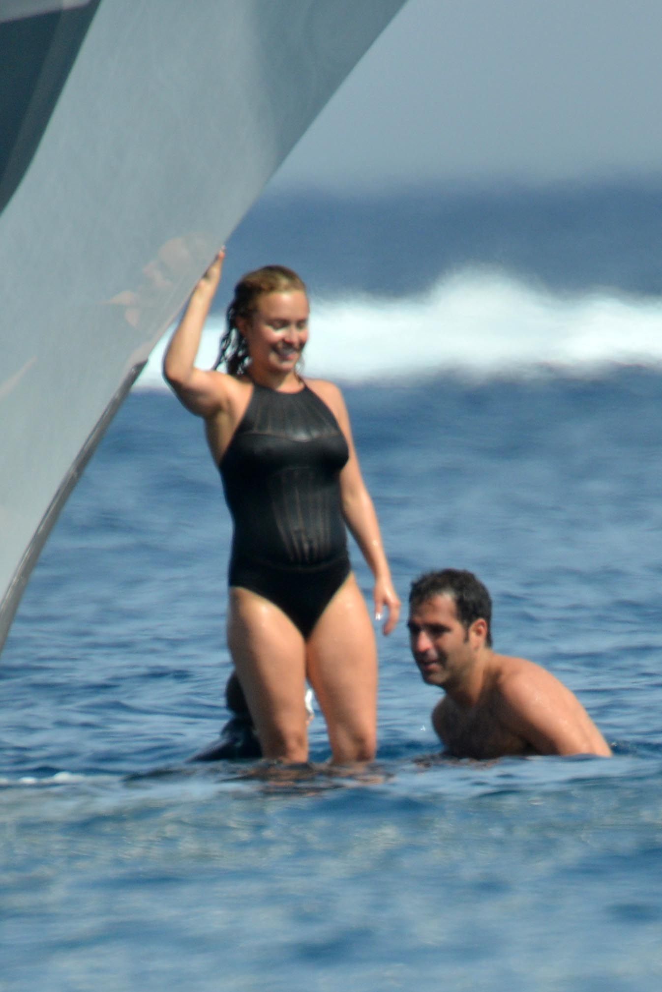 Hayden-Panettiere-in-Swimsuit-2