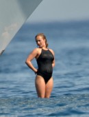 Hayden-Panettiere-in-Swimsuit-3