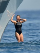 Hayden-Panettiere-in-Swimsuit-4