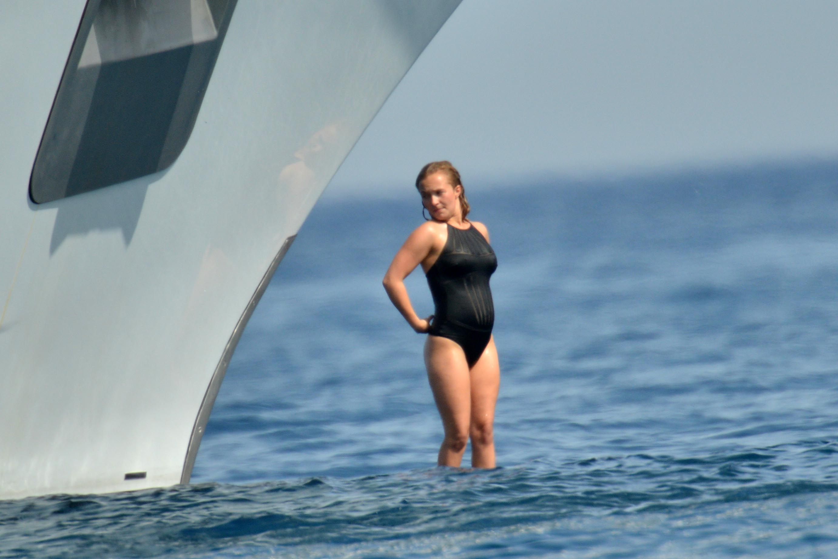 Hayden-Panettiere-in-Swimsuit-5