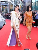 Kylie-jenner-and-Kendall-Jenner-11