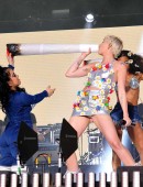 Miley-Cyrus-at-Capital-Summertime-Ball-in-London-10
