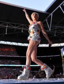 Miley-Cyrus-at-Capital-Summertime-Ball-in-London-9