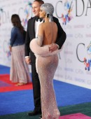 Rihanna-at-2014-CFDA-Fashion-Awards-NY-14