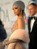 Rihanna-at-2014-CFDA-Fashion-Awards-NY-6