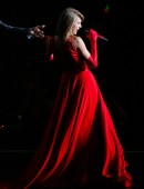 Taylor-Swift-Performing-in-Shanghai-May-2014-3