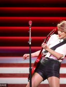 Taylor-Swift-Performing-in-Shanghai-May-2014-8